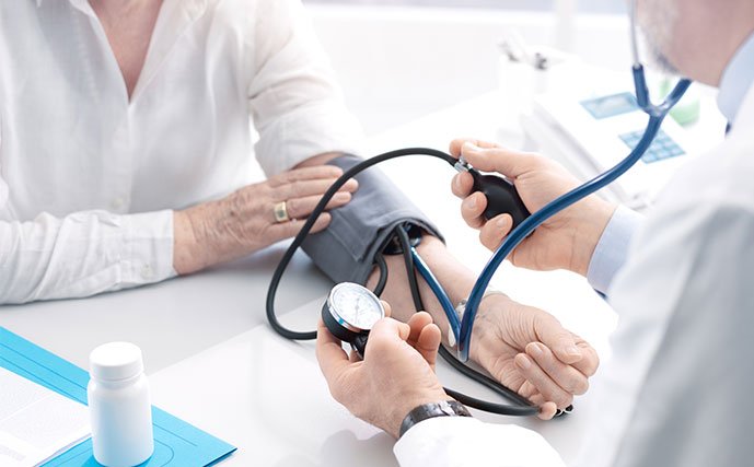 Pressão sob controle reduz mortes mesmo em pacientes renais, aponta maior análise já feita  