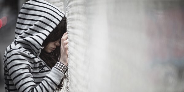 Estudo identifica dois subtipos biológicos de depressão em adolescentes, com padrões opostos no fluxo de informação cerebral