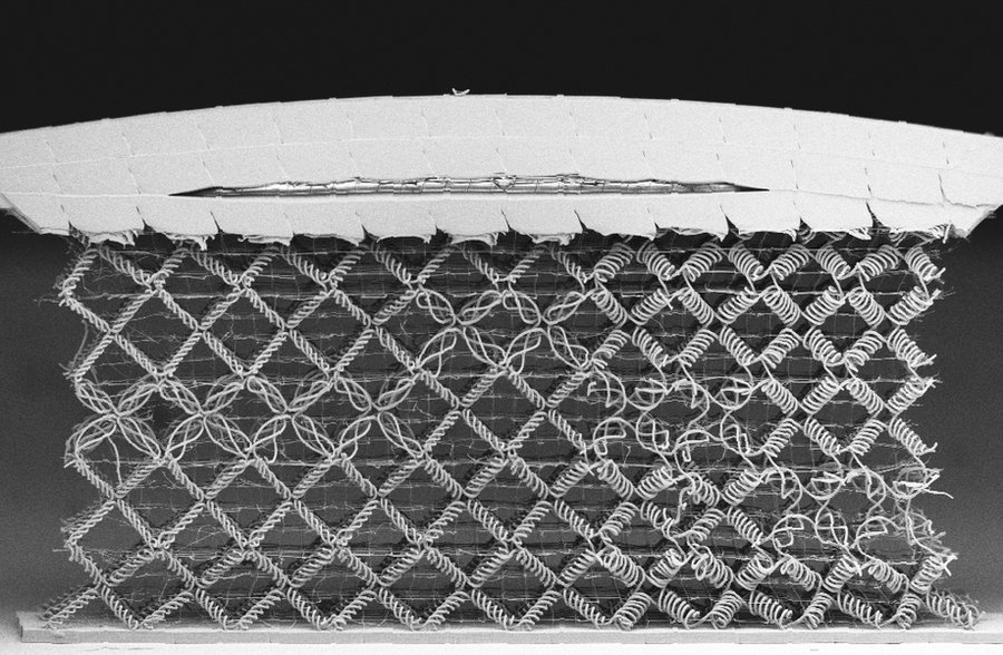 Metamateriais impressos em 3D que se esticam e falham propositalmente